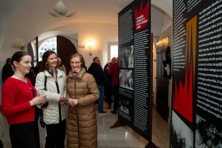 otvoritev razstave plamen upanja v Postojnski jami (27)